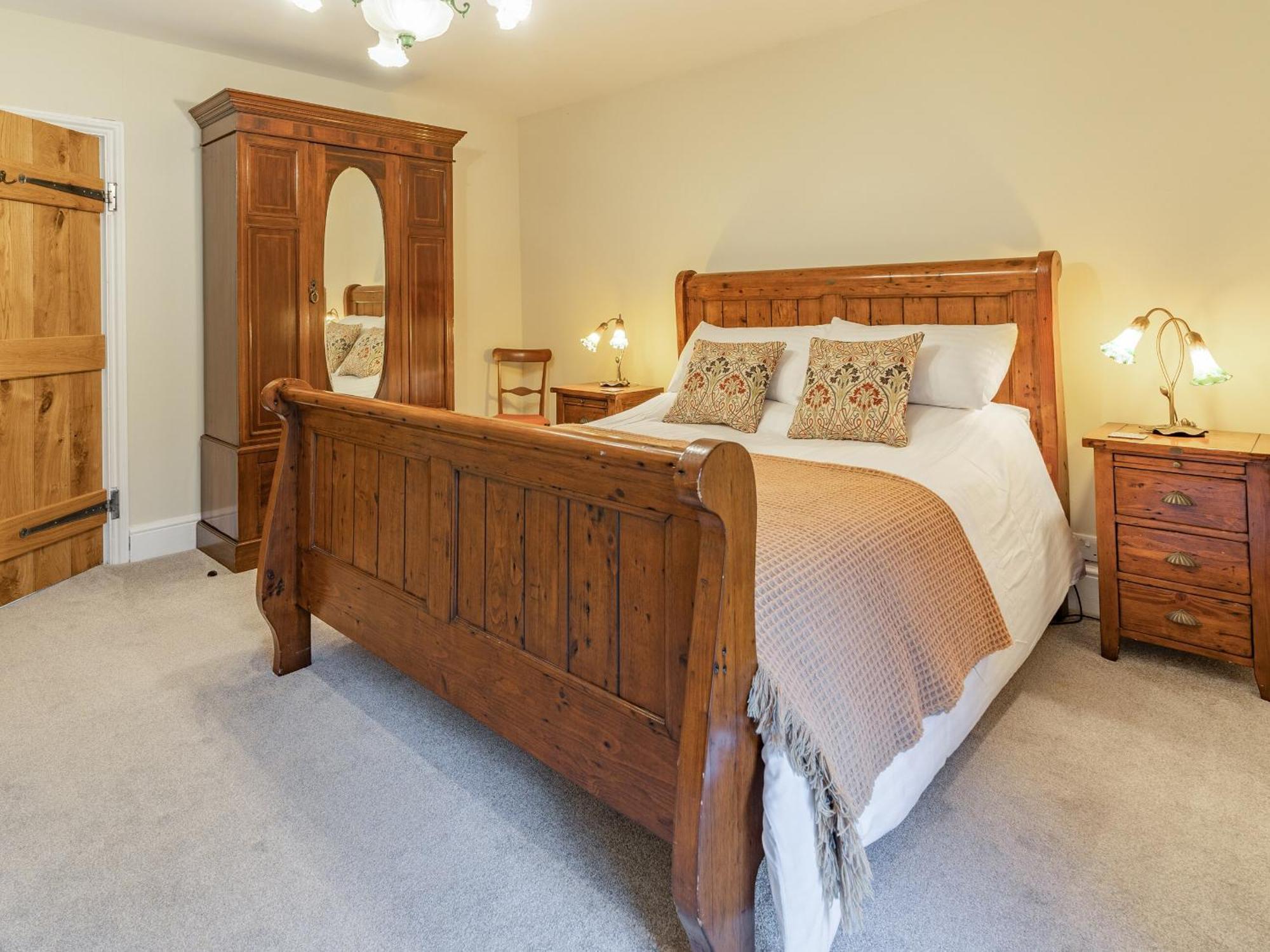 Pwll Farmhouse Llanllawdog Экстерьер фото