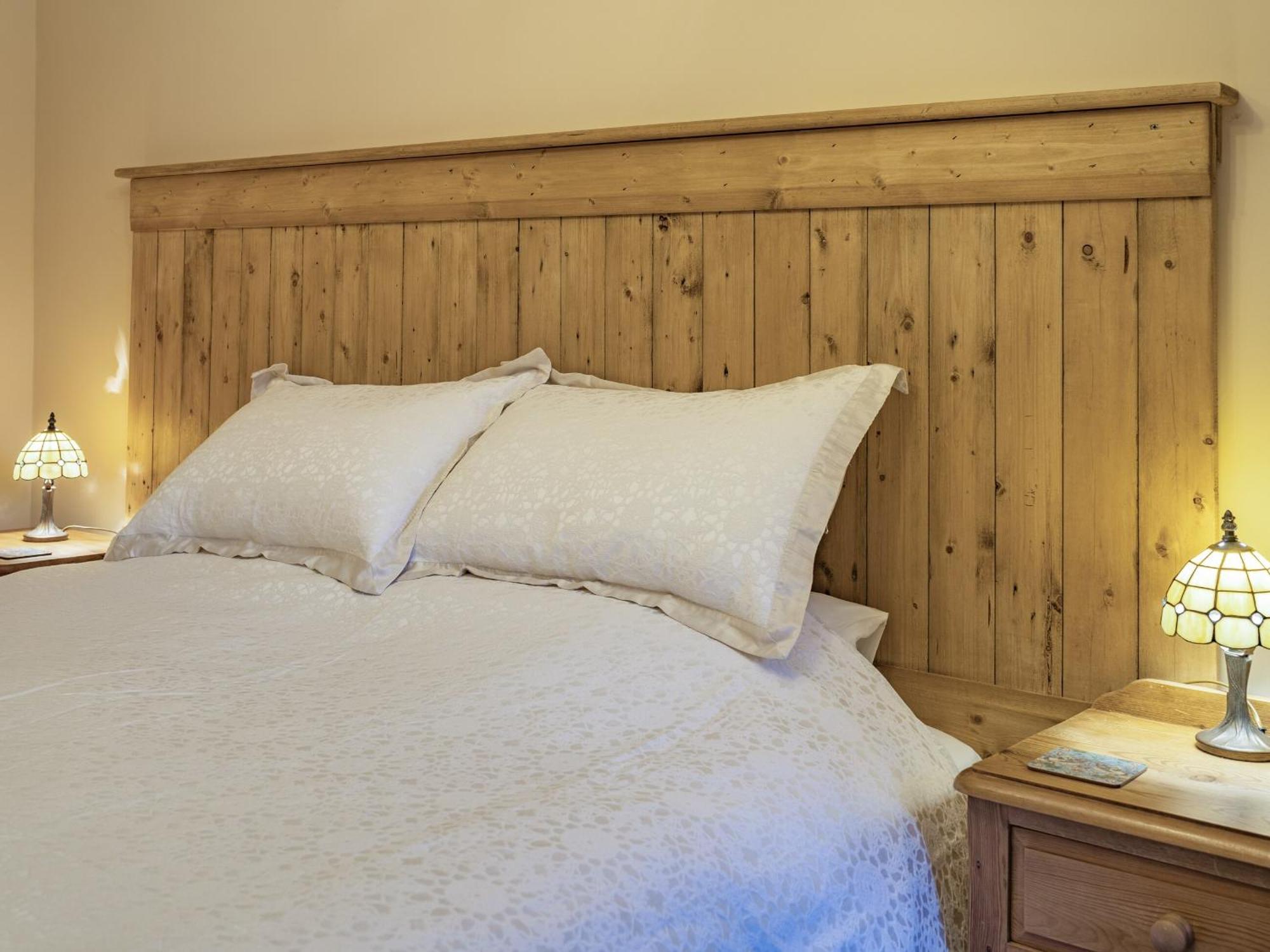 Pwll Farmhouse Llanllawdog Экстерьер фото