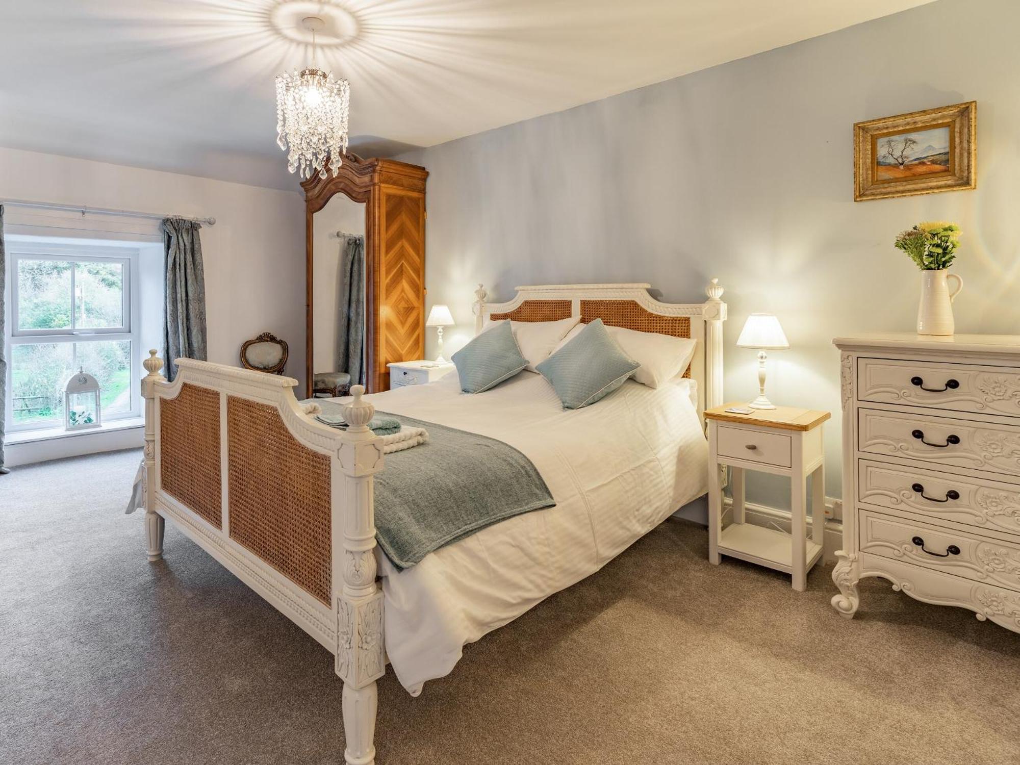 Pwll Farmhouse Llanllawdog Экстерьер фото