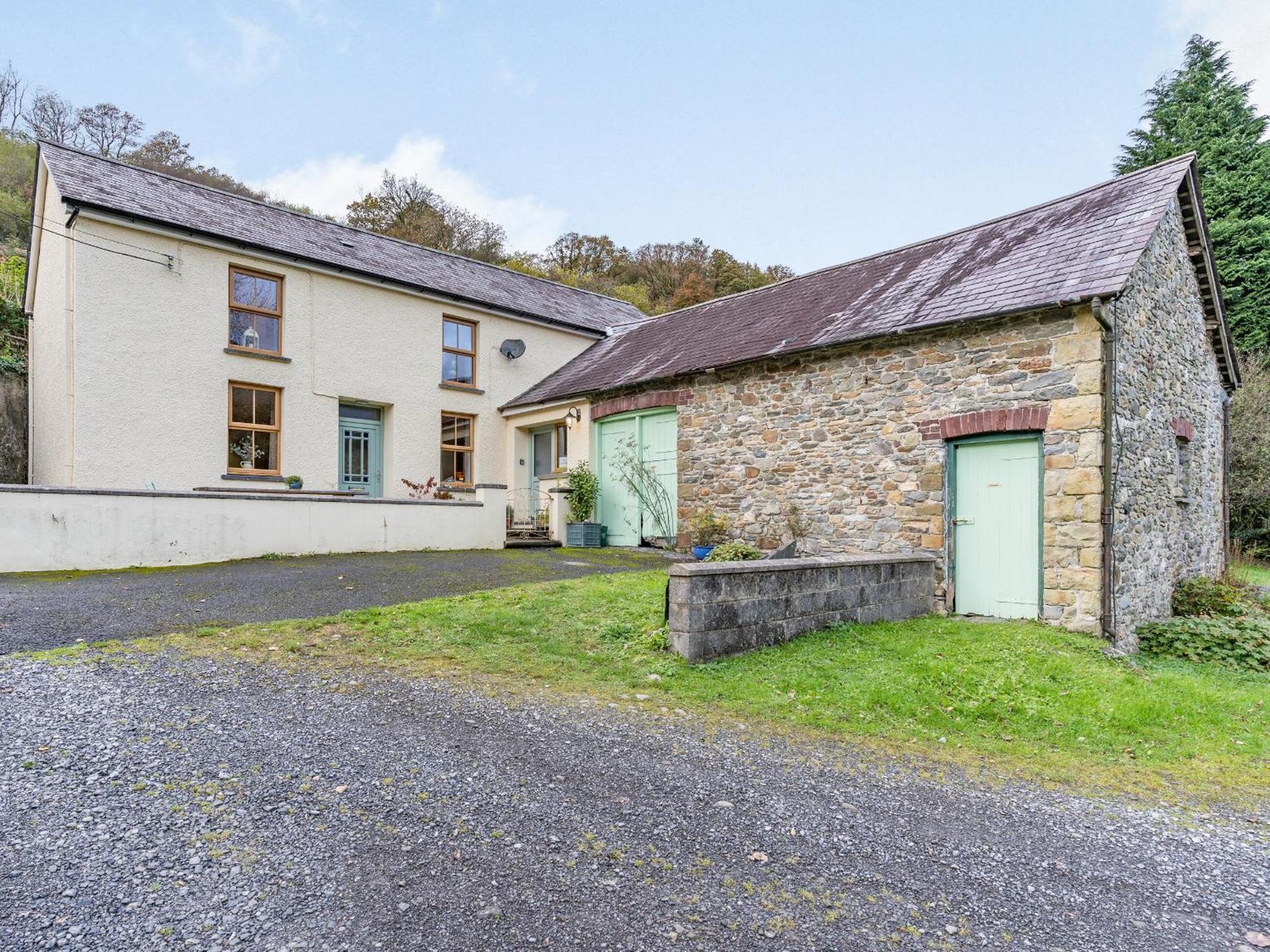 Pwll Farmhouse Llanllawdog Экстерьер фото